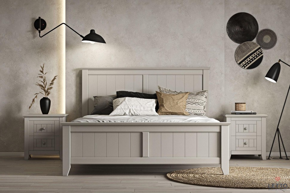 Boho style υπνοδωμάτιο με ξύλινο κρεβάτι και δύο μπεζ κομοδίνα με πανέλ σχεδίαση, boho διακόσμηση. (Preview 8)