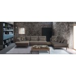 Καφέ γωνιακός καναπές “Roche” τοποθετημένος σε industrial boho loft: πέτρινοι τοίχοι, γκρι μοκέτα και ράφι βιβλιοθήκης. (Thumb 10)