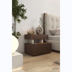 Μοντέρνο κομοδίνο με δύο συρτάρια και ανοιχτό ράφι, σε σκούρο ξύλο, δίπλα σε κρεβάτι. (Thumb 10)