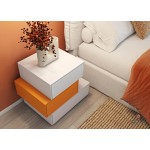 Minimal κομοδίνο Letto τριών επιπέδων σε πορτοκαλί-λευκή λάκα μπροστά από upholstered κρεβάτι. (Thumb 3)