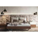 Minimal κρεβάτι Letto Notte με μαξιλάρια και μεταλλική βάση, σε μοντέρνο υπνοδωμάτιο. (Thumb 9)