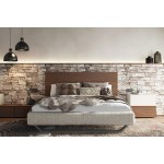 Minimal κρεβάτι Letto Notte χωρίς μαξιλάρια, ντυμένο ποδαρικό και μεταλλική βάση, σε μοντέρνο υπνοδωμάτιο. (Thumb 4)