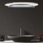Μοντέρνο modular φωτιστικό LED χρωμίου τοποθετημένο πάνω από νιπτήρα-μπολ σε μπάνιο industrial αισθητικής με σκούρο τοίχο. (Thumb 2)