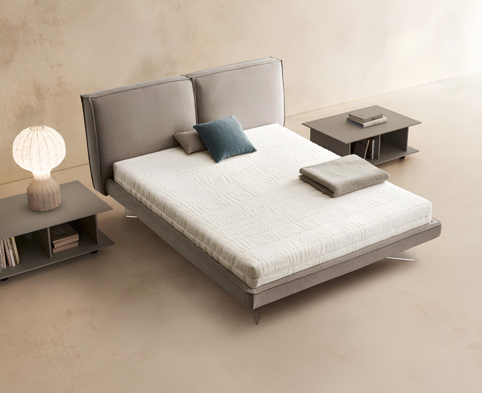 Στρώμα San Lorenzo White Bed σε μοντέρνα κρεβατοκάμαρα με μινιμαλιστικά κομοδίνα και design φωτισμό. (Preview 2)